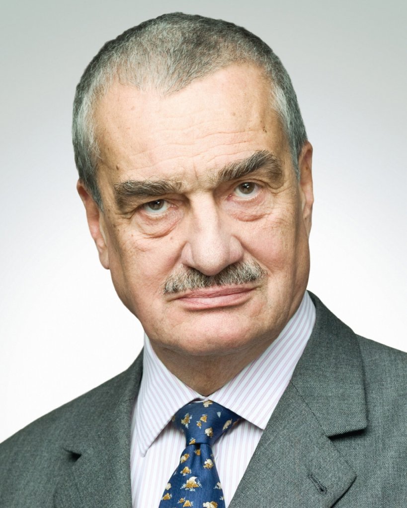 Schwarzenberg: Uvažoval bych o tom