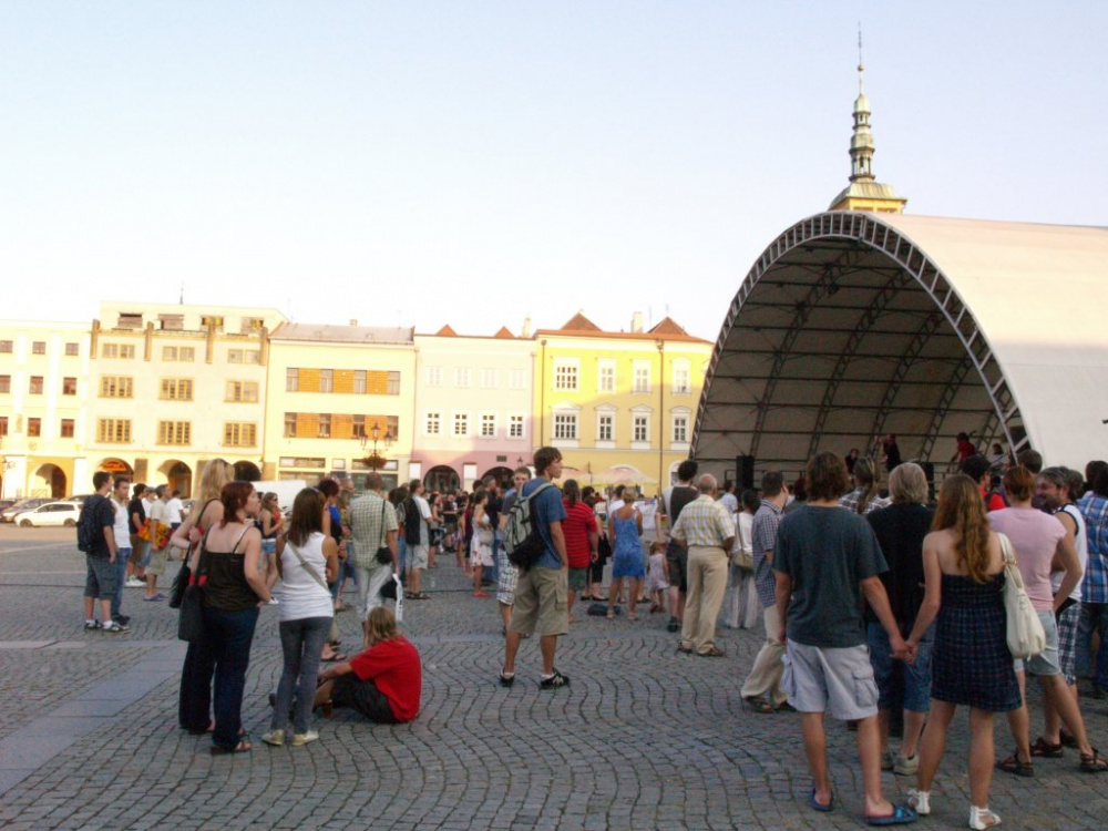 Pivo za devět, ale fronta devadesát!