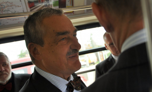 Schwarzenberg: Rebely uznáme, až ovládnou Libyi 