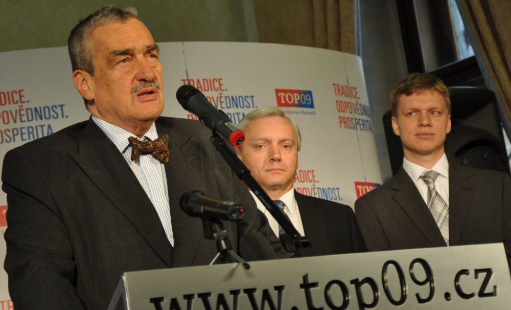 Schwarzenberg: Nečas dělá ramena