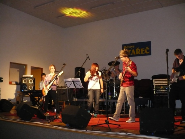 Stařeč přivítala První TOPFEST v nové multifunkční hale