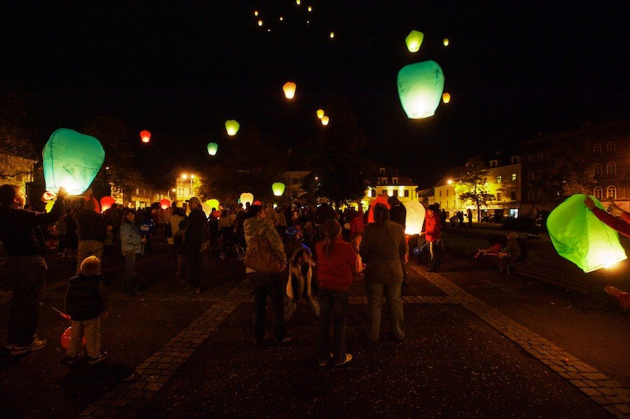 Lampiony štěstí nad Slaným