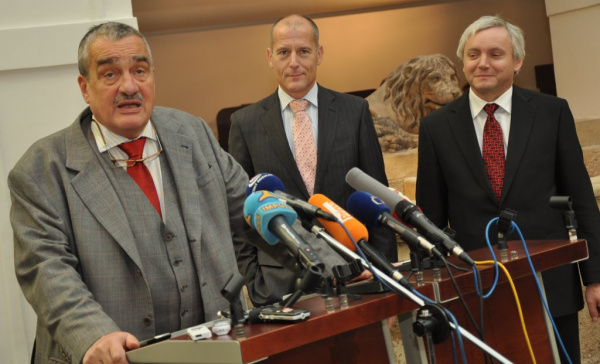 Schwarzenberg: Srbská vláda prokázala, že jedná bezvýjimečně v souladu s vládou práva