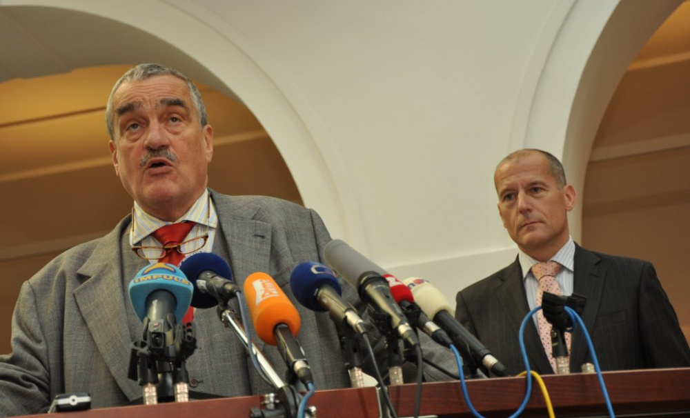 Schwarzenberg: S Březinou v Praze jednat nechceme