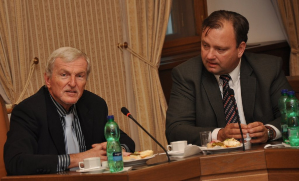 Kostřica: Mladé a kvalitní lékaře je třeba dobře motivovat