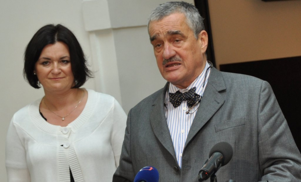 Schwarzenberg: Je to ostuda. Ale vybírat si nemůžeme