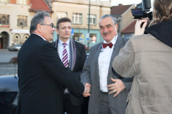 Schwarzenberg: Panu starostovi Kvapilovi jako senátorskému kandidátovi fandím