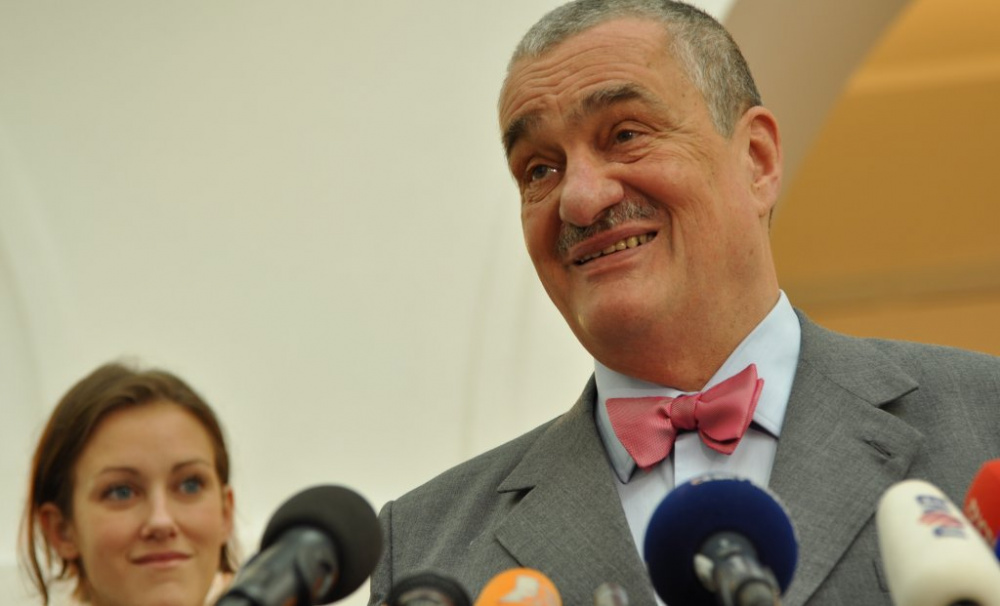 Schwarzenberg: Syna o peníze prosit nebudu