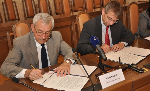 Podpis Memoranda o spolupráci na optimalizaci sítě zdravotních a sociálních služeb
