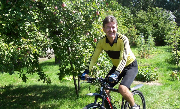 Je-li někdo placen z veřejných zdrojů, neměl by tajit svou mzdu