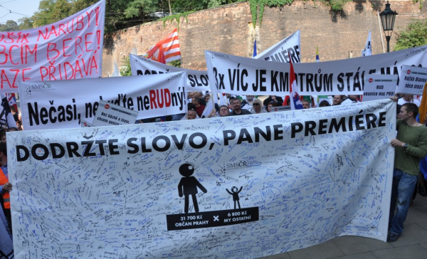 Gazdíkovi starostové táhli na Úřad vlády, Nečas jim peníze slíbil