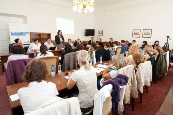 KOMUNITNÍ PRÁCE a PÉČE O OHROŽENÉ DĚTI bude tématem setkání neziskových organizací v Parlamentu ČR