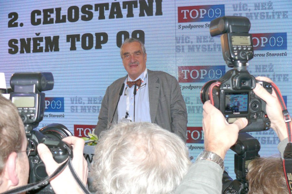 Schwarzenberga chtějí i Starostové