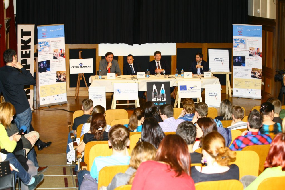 U studentů vyhrál zastupitel Ženíšek nad ministrem Pospíšilem