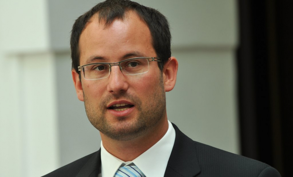 Politici mají nově přiznávat, s jakým majetkem jdou do funkcí