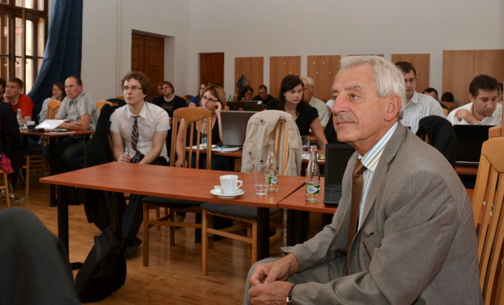 Hegerovi s protikuřáckým zákonem pomáhají i studenti