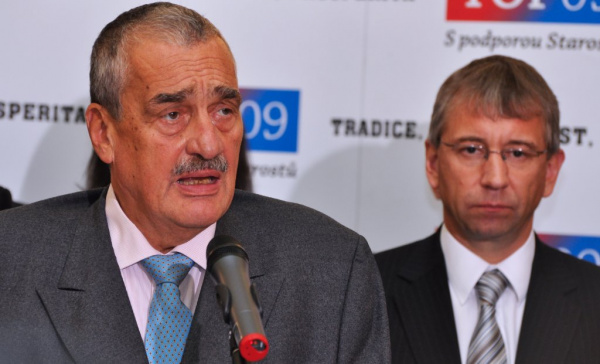 Osamělí penzisté o dávku na bydlení nepřijdou