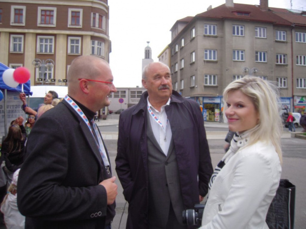 Další informace a snímky z cest volebního auta po Jihočeském kraji před krajskými volbami 2012