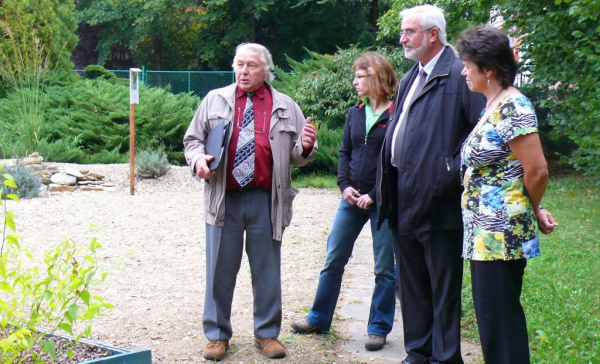 Zemědělská škola v Kostelci n. O. by si zasloužila přírodovědné lyceum