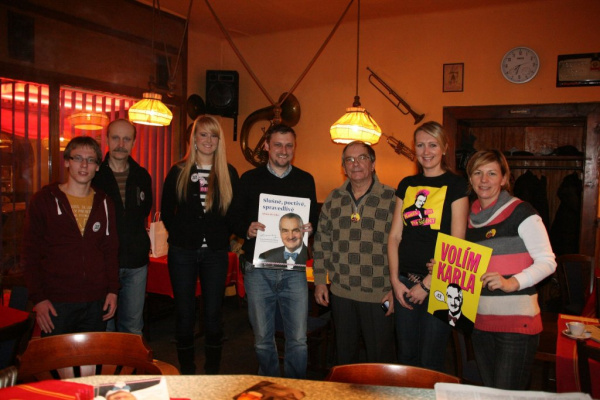 Lidé přišli podpořit Karla Schwarzenberga také v Klatovech