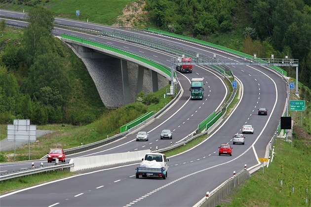 TOP 09: Nečinnost vlády ohrožuje ve Středočeském kraji dopravní stavby téměř za 10,5 miliard Kč