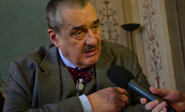 Schwarzenberg: Chci od Nečase slyšet, kdy bude nový ministr obrany