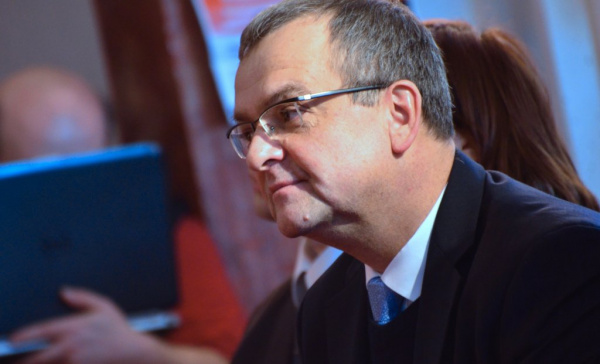 Kalousek. Poctivým klesne administrativa