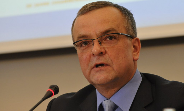 Kalousek: Soudy Torubarova vydávat neměly