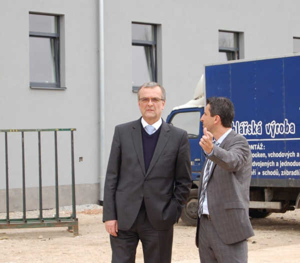 Ministr financí přislíbil, že se osobně zasadí o pomoc s infrastrukturou v areálu kasáren