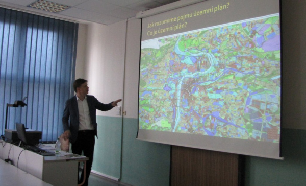 Hudeček: Přednáška k územnímu plánu