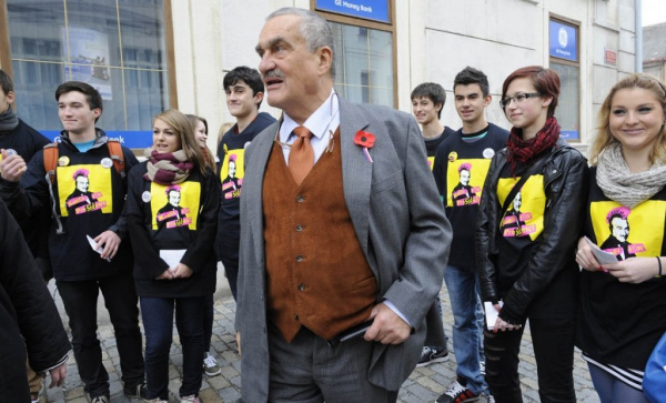 Schwarzenberg prvně svolává „Karlovu mládež“