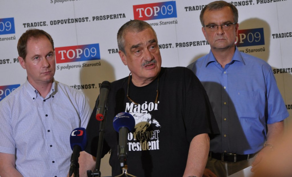 TOP 09: Platy politiků nerozmrazíme