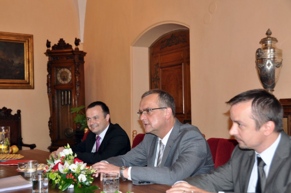 Pouhé čtyři hodiny před demisí pomohl ministr financí Kalousek zachránit čistou vodu pro Plzeňany