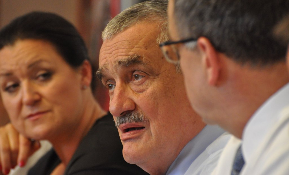 Schwarzenberg: Mládek začíná blbnout