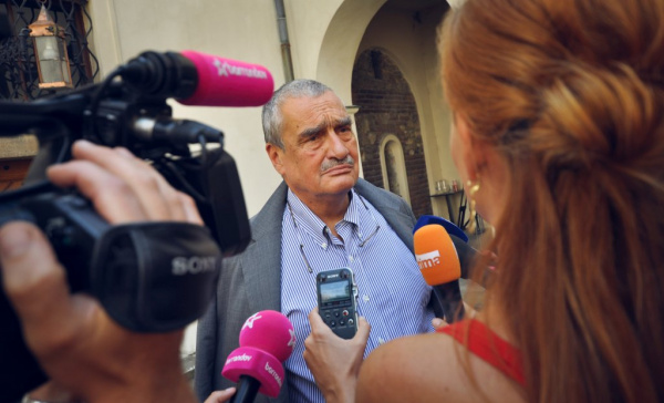 Schwarzenberg: Je neslýchané, že Mynář nemá prověrku