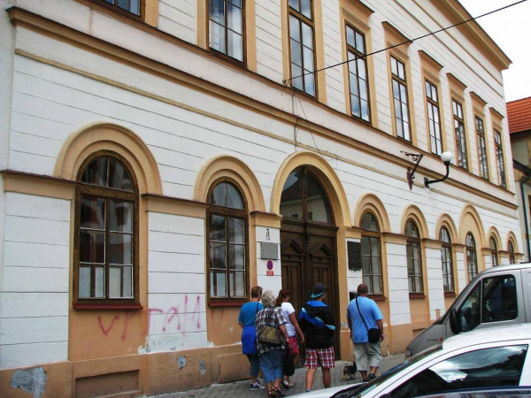 Karlovarský kraj zřejmě zruší dvě střední školy a gymnázium
