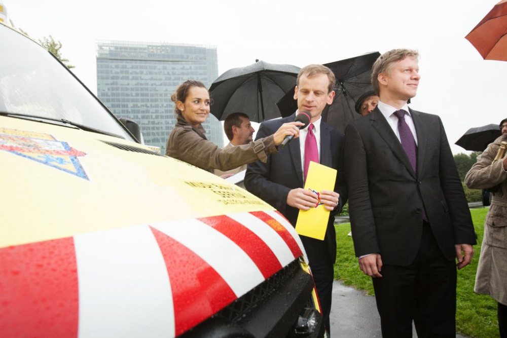 Křest deseti nových sanitek pražské záchranné služby