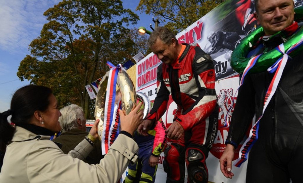 Motocyklové závody a Slavnosti ořechu a vína