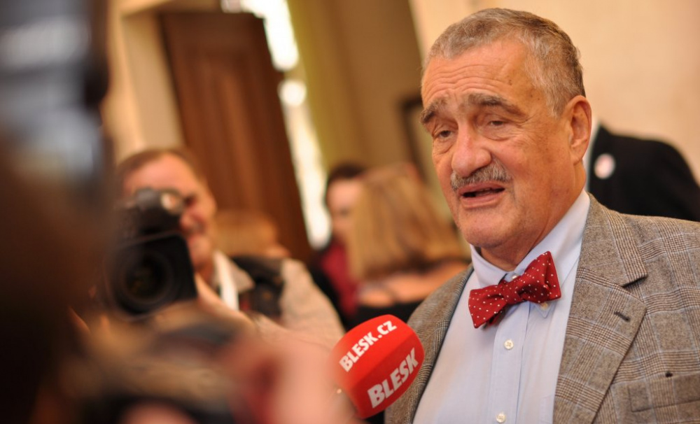 Schwarzenberg: Zeman lustrací líčí na Babiše