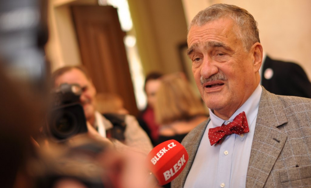 Schwarzenberg: Zeman lustrací líčí na Babiše