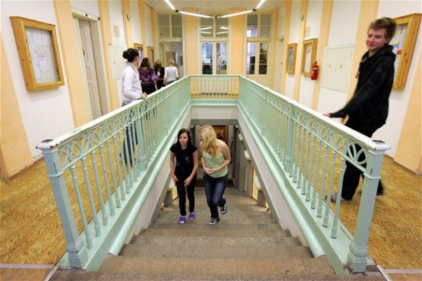Náměstek zve šéfy ohrožených škol k první debatě dva dny před verdiktem