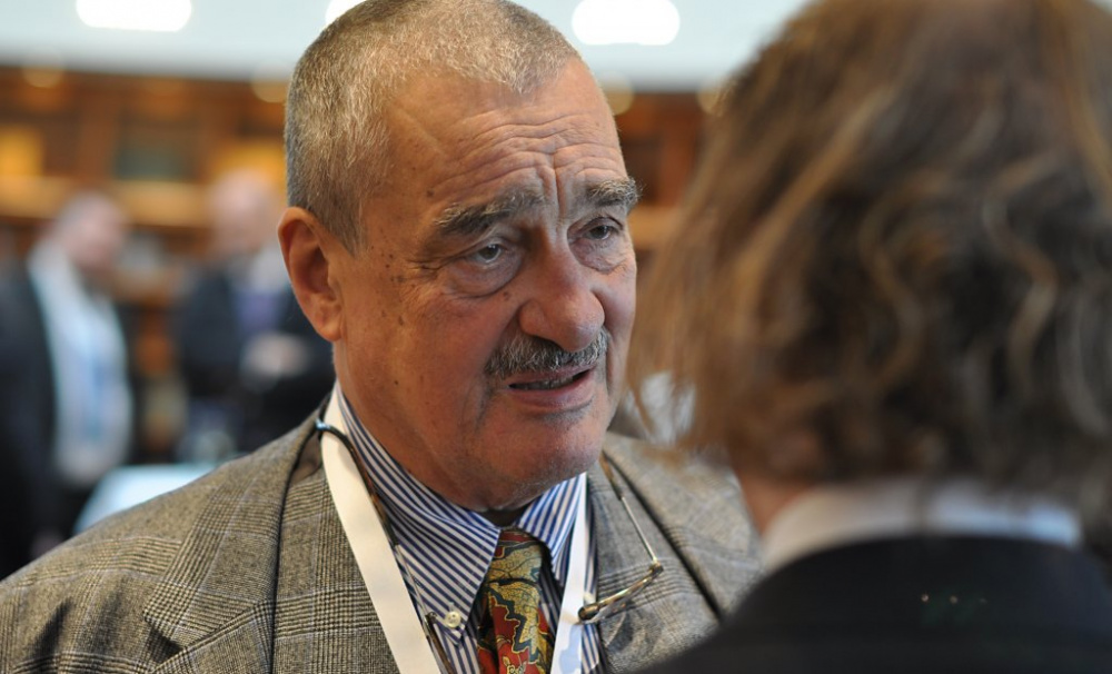 Schwarzenberg: Spojení ministerstva financí s jedním z největších podniků je znepokojivé