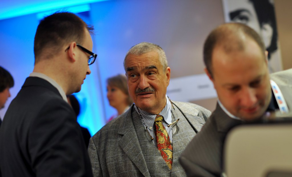 Schwarzenberg: Babiš si chce ze státu udělat sámošku