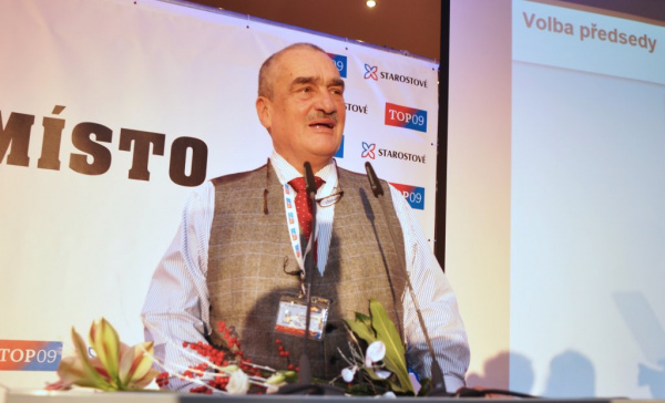 Předsedou TOP 09 je znovu Karel Schwarzenberg