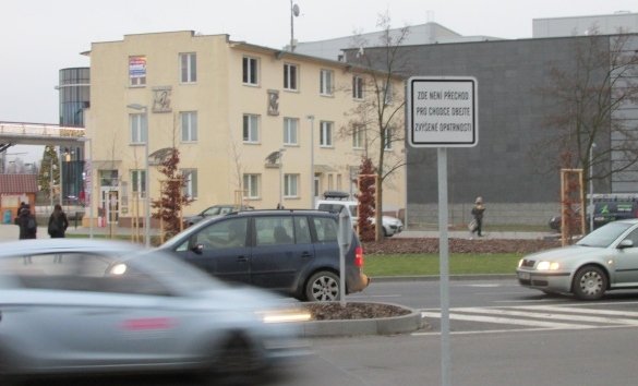 Semafor na přechodu u galerie Šantovka ano či ne?