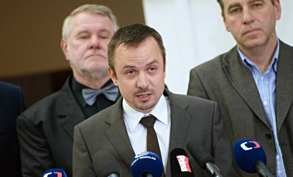 Senátor Jaromír Štětina a poslanec Marek Ženíšek letí na Ukrajinu jako pozorovatelé
