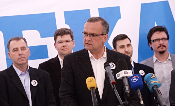 TOP 09 neoblepí zemi plakáty, jde za lidmi