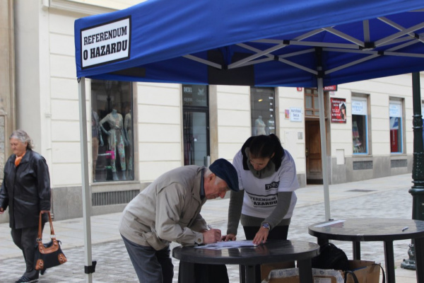 TOP 09: REFERENDUM O HAZARDU V PLZNI