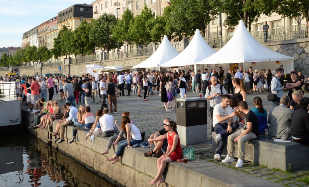 TOP 09 zakončila kampaň evropskou kuchyní na lodi