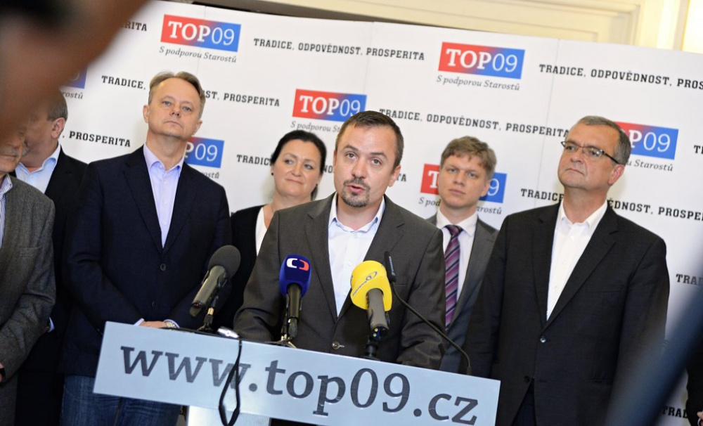 TOP 09 navrhuje urychlit zvýšení výdajů na obranu státu